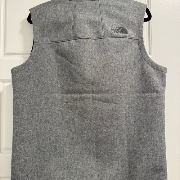 The North Face Men’s Vest — Silver with Pockets | Barely Worn, Excellent - Picture 7 of 7